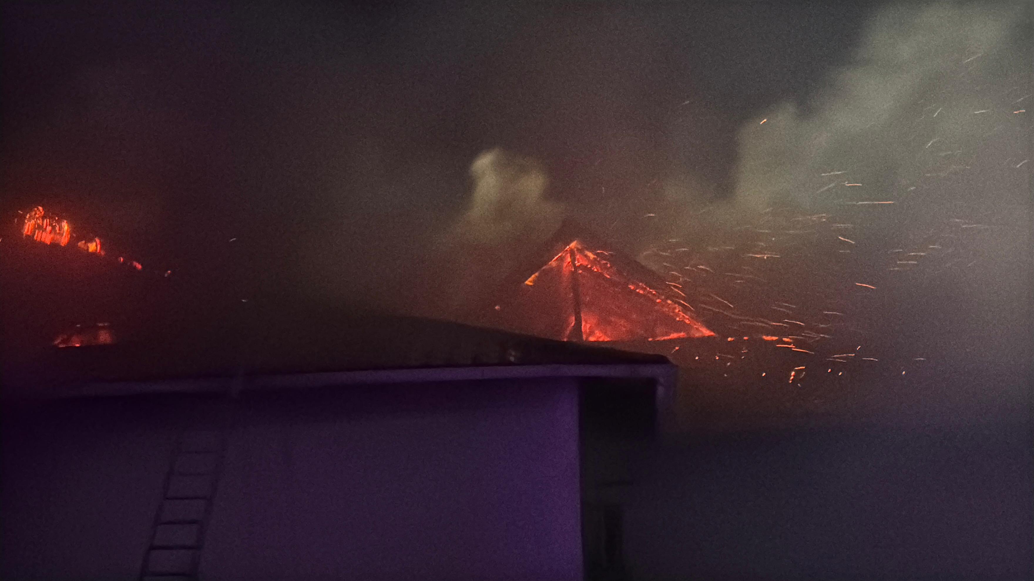 VIDEO: Incendiu la o pensiune în Mahmudia, județul Tulcea