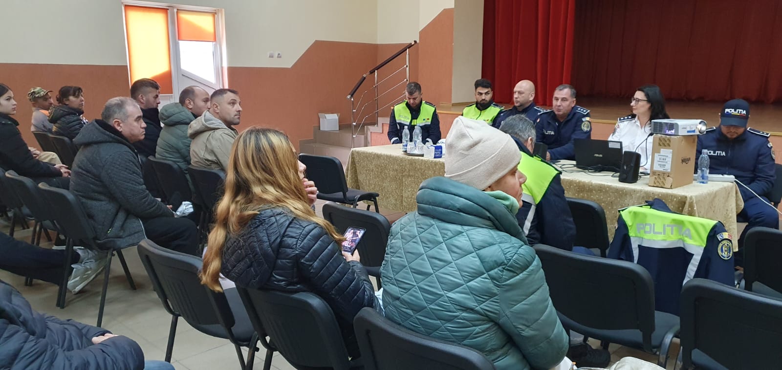 Poliţiştii gălăţeni au stat de vorbă cu localnicii din Tudor Vladimirescu