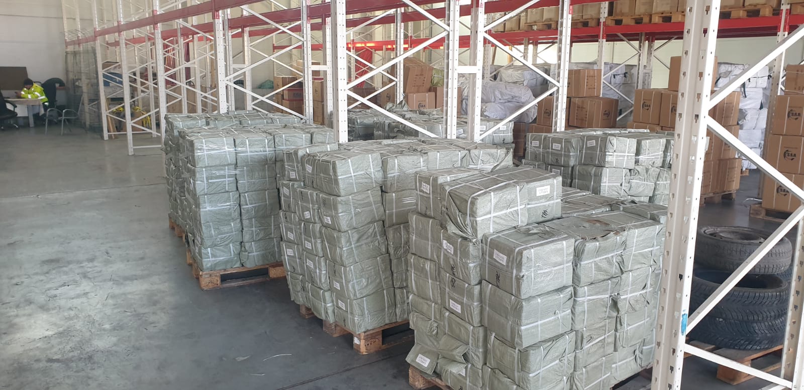 Bujii în valoare de aproape 5 milioane de lei reţinute de inspectorii vamali din Constanţa Sud