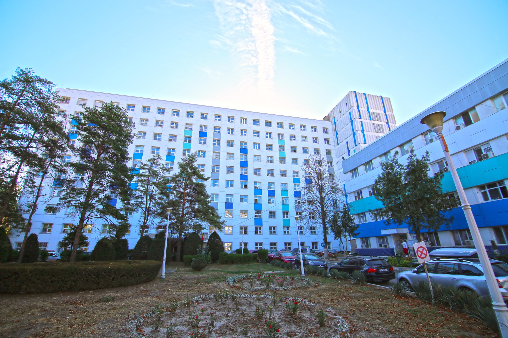 Operaţie cu peripeţii la Spitalul Judeţean Galaţi: Medicul chirurg s-a înţepat în scobitoarea înghiţită de pacient