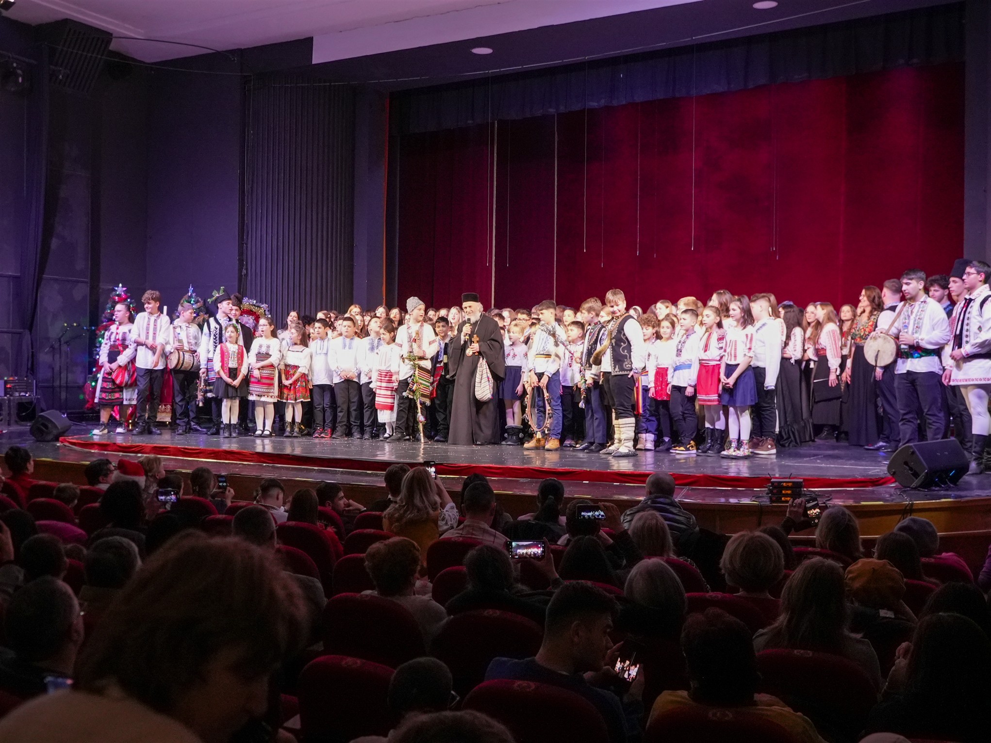 FOTO: Serbarea tradiţională de Crăciun a Seminarului Teologic „Sfântul Andrei” din Galaţi