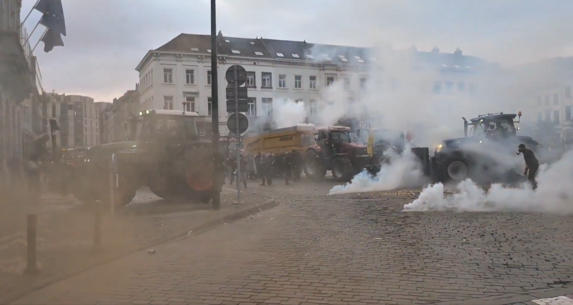 VIDEO: Proteste violente la Bruxelles: 10.000 de fermieri, în stradă