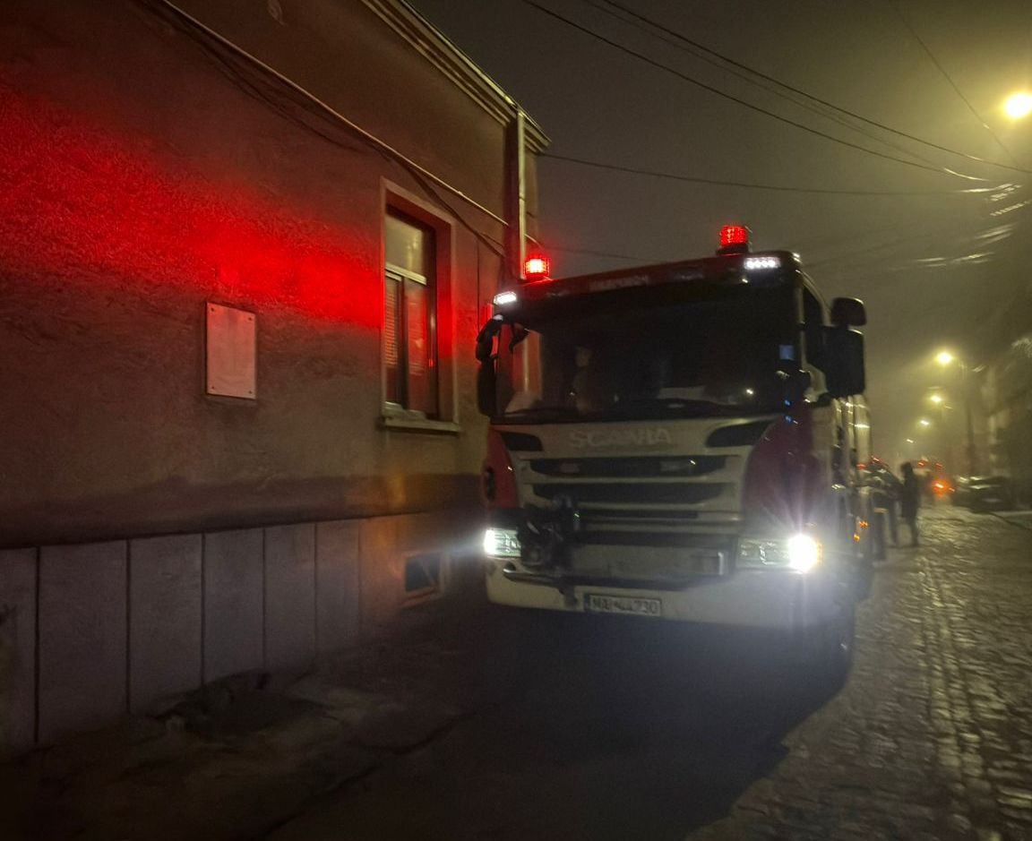 Pompier din Brăila rănit când a aprins focul în propria casă