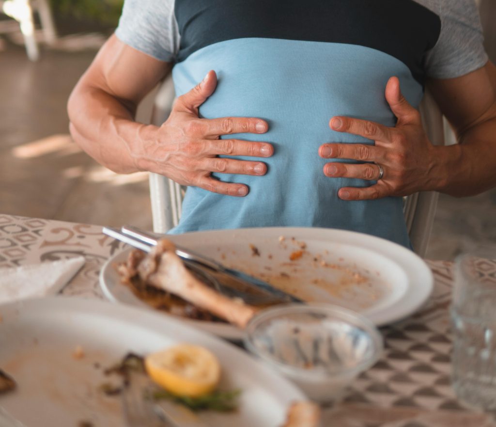 Remedii naturiste pentru indigestia cauzată de mesele excesive de Paşte