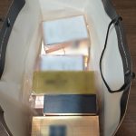 Galaţi: Parfumuri contrafăcute vândute în parcare la mall. Au intervenit jandarmii