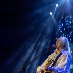 FOTO: “Regele colindelor”, Ştefan Hruşcă la Galaţi: „N-am mai văzut Sala Sporturilor atât de plină de pe vremea Cenaclului Flacăra”