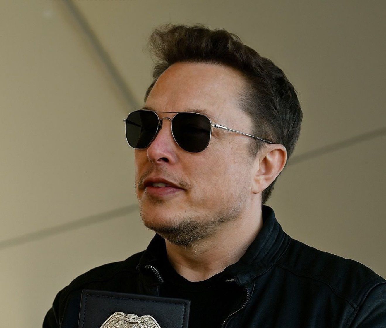 Elon Musk amplifică retorica extremistă pe X, stârnind îngrijorări privind radicalizarea platformei