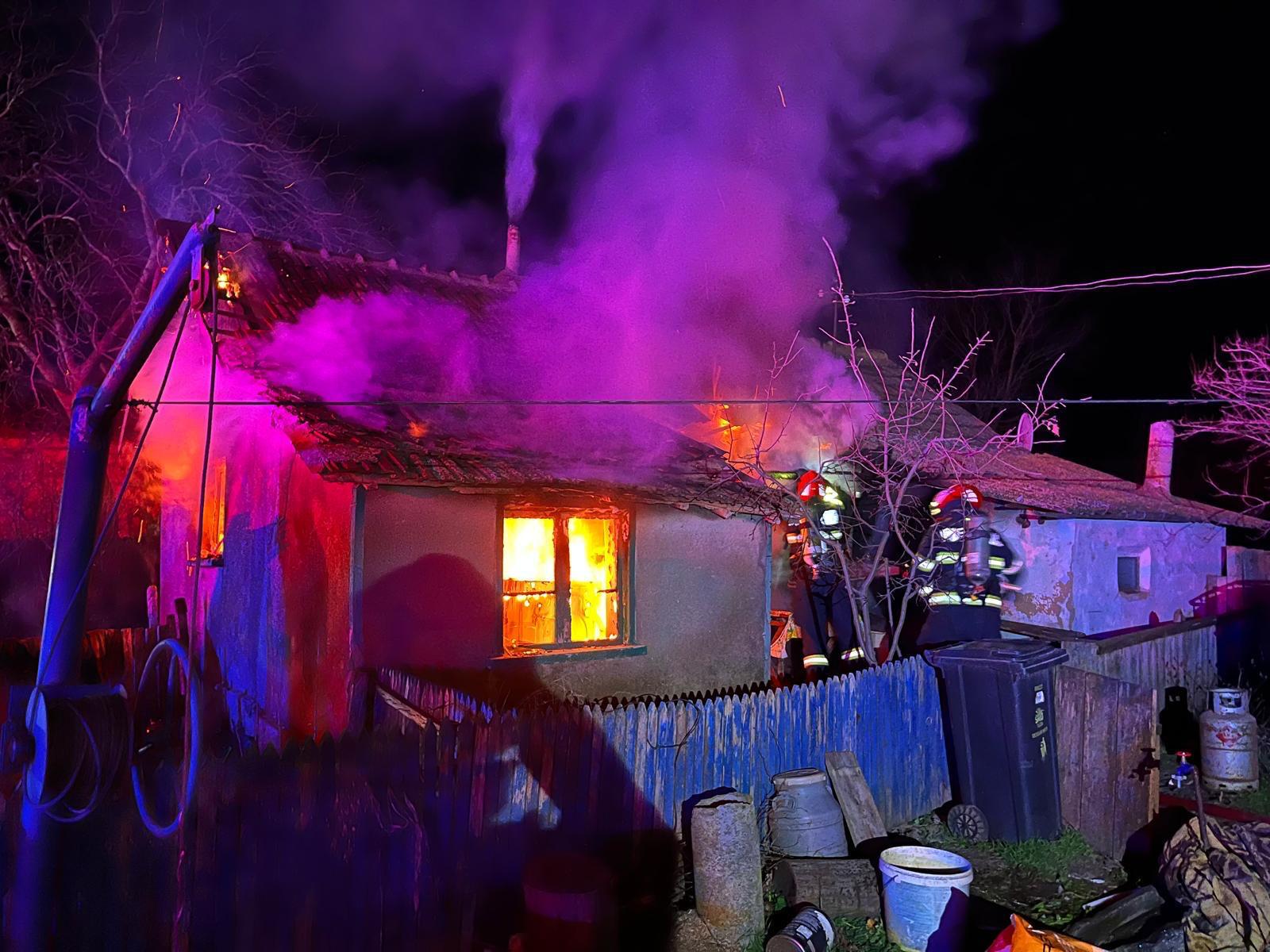 Sfârşit cumplit la Frăcăţei: bărbat găsit fără viaţă într-o casă mistuită de flăcări