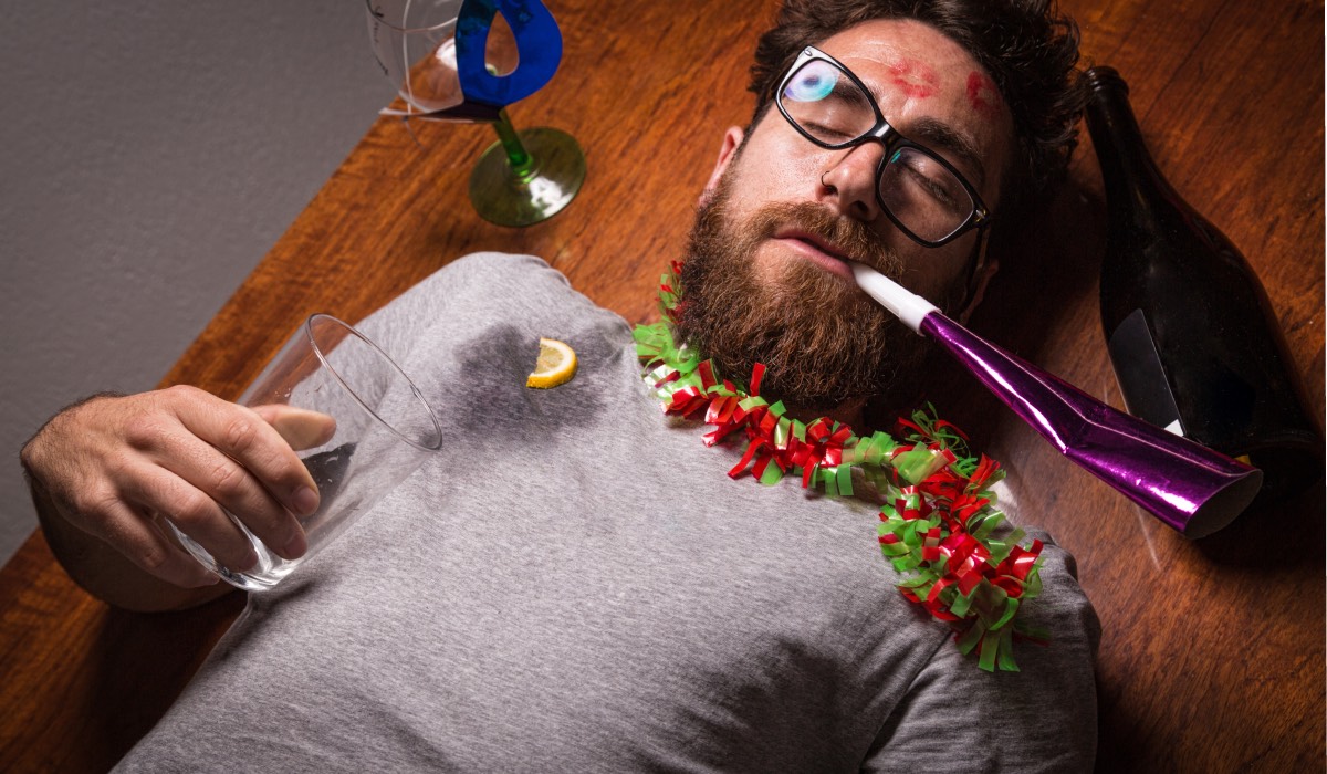 Sfaturi de sezon: Cum să scapi mai uşor de mahmureală după excesele de sărbători