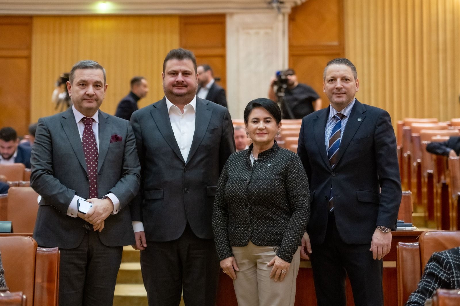 O zi nu mai anulează o lună de muncă grea: legea pensiilor, modificată la iniţiativa parlamentarilor de Galaţi