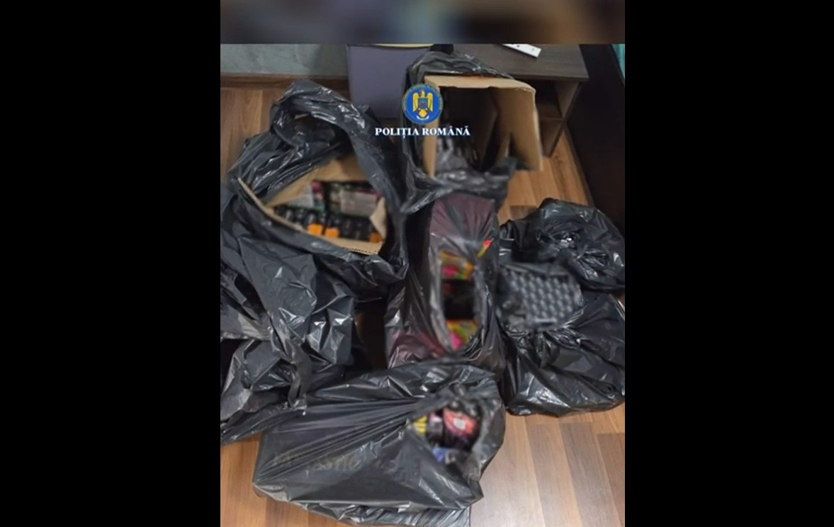 Percheziţii: 210 kilograme de articole pirotehnice confiscate de poliţiştii brăileni