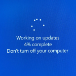 Noua actualizare pentru Windows 11 provoacă flash-uri albe în modul întunecat, spre frustrarea utilizatorilor