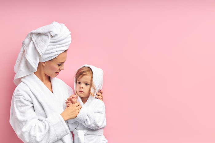 Halate de baie pentru copii: Siguranță, confort și materiale prietenoase cu pielea sensibilă