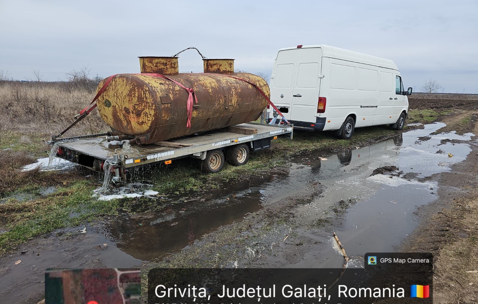 Ape uzate deversate ilegal în câmp, la Griviţa