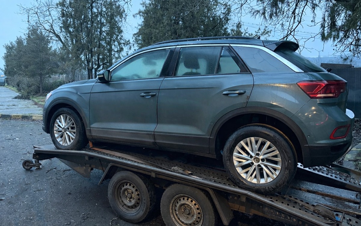 Maşină de 100.000 de lei furată din Italia, reţinută la frontieră