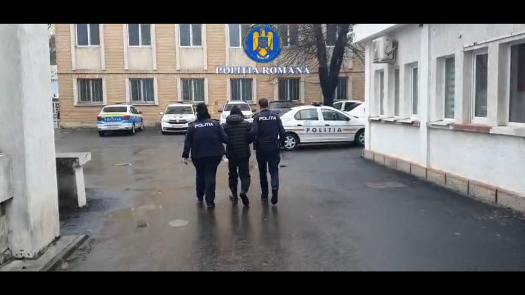 Bărbat reţinut pentru furt calificat şi tentativă de furt calificat