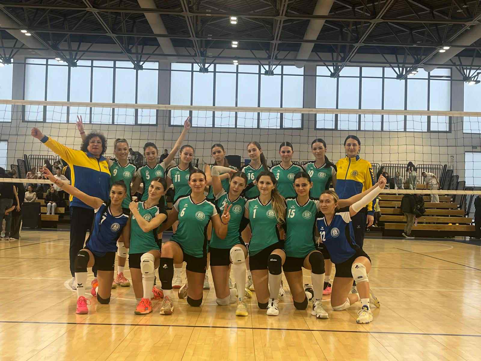 Volei: Fetele de la CSU Galaţi au produs prima înfrângere liderului