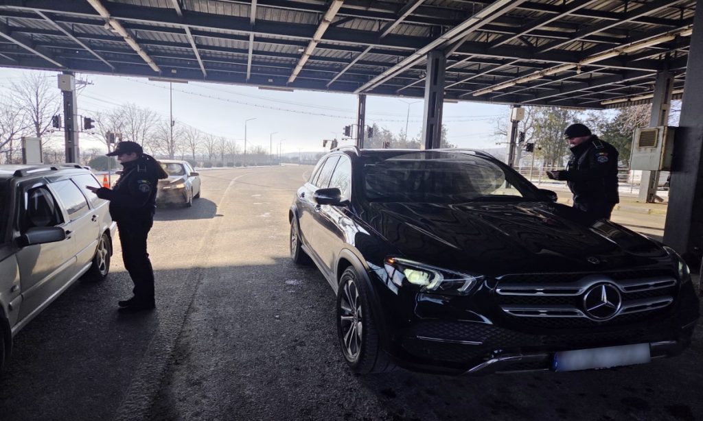 Buletin românesc fals ascuns în pernă