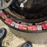 FOTO: Ţigări ascunse în roata de rezervă descoperite în PTF Galaţi–Rutier