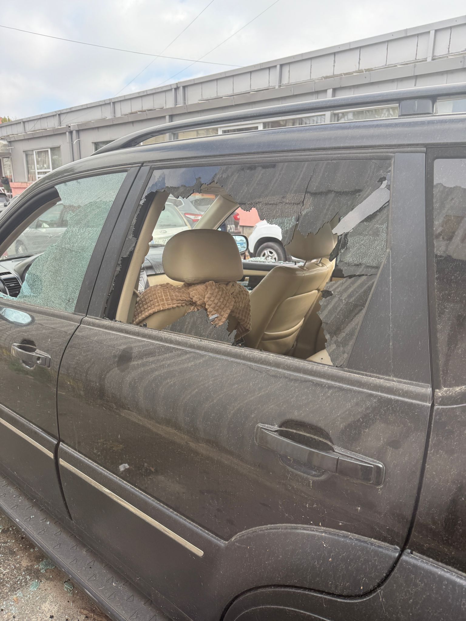 Maşini vandalizate în Galaţi: Proprietarii oferă recompensă considerabilă după ce ancheta bate pasul pe loc