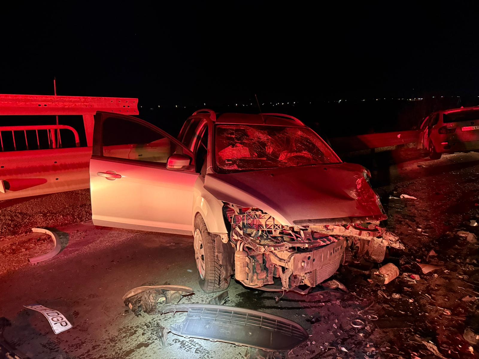 FOTO: Accident grav la ieşirea din Tecuci: Patru victime, printre care o minoră de 15 ani în comă, după o coliziune frontală spre Drăgăneşti - UPDATE: 8 victime, șofer băut