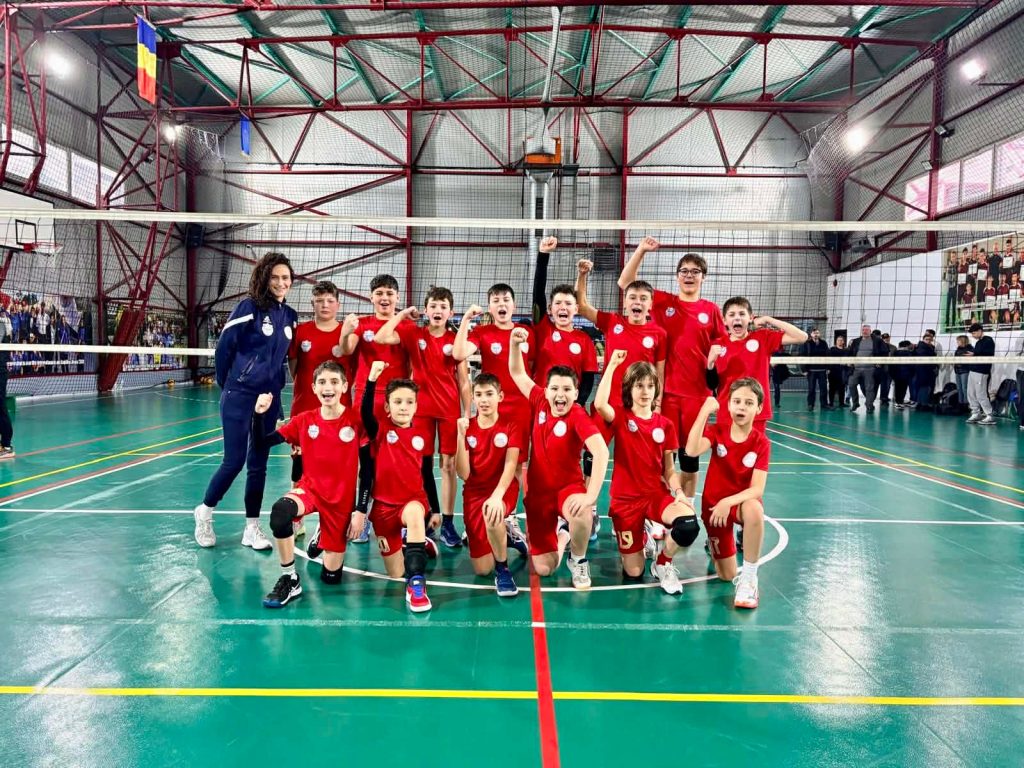 Cei mai mici voleibalişti de la CSM Arcada s-au calificat la turneul final