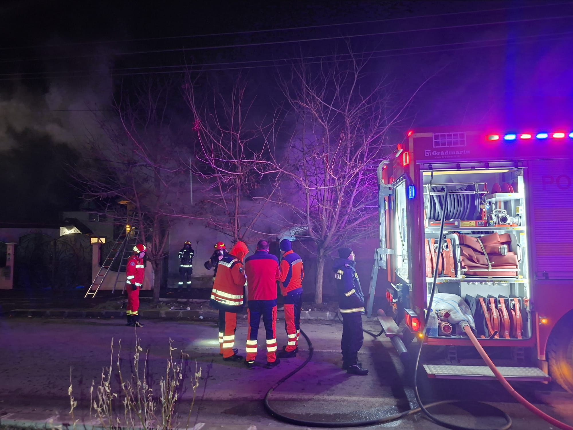 FOTO: Incendiu la Brăila: Bătrân carbonizat în propria locuinţă