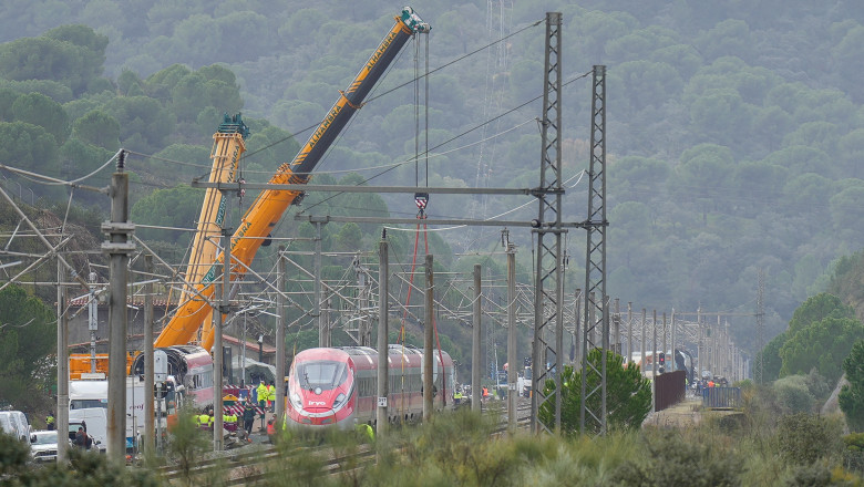 Încă un accident feroviar în Spania: Un tren s-a izbit de o macara, în Cartagena