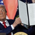Inteligenţa artificială, chemată să scrie regulile federale: experimentul pregătit de administraţia Trump