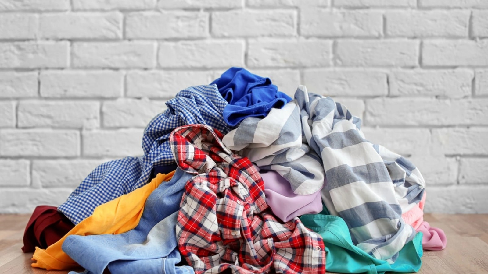 Cum să eviţi microplasticele din haine