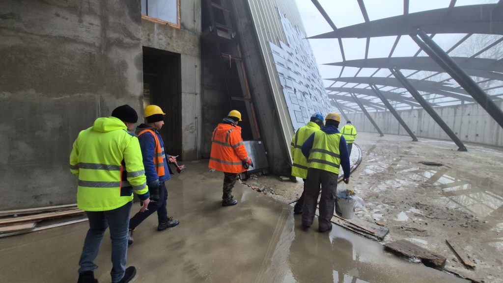 Peste 40 de muncitori pe şantierul noului Muzeu de Artă Vizuală