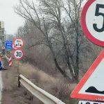 Şendreni: Au fost impuse restricţii de circulaţie pe podul peste râul Siret