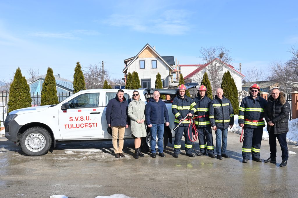 Autospecială 4x4 pentru situaţii de urgenţă, la Tuluceşti