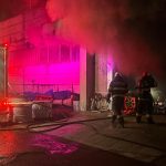 VIDEO: Incendiu izbucnit la o hală în care erau depozitate cabluri electrice, la Tulcea