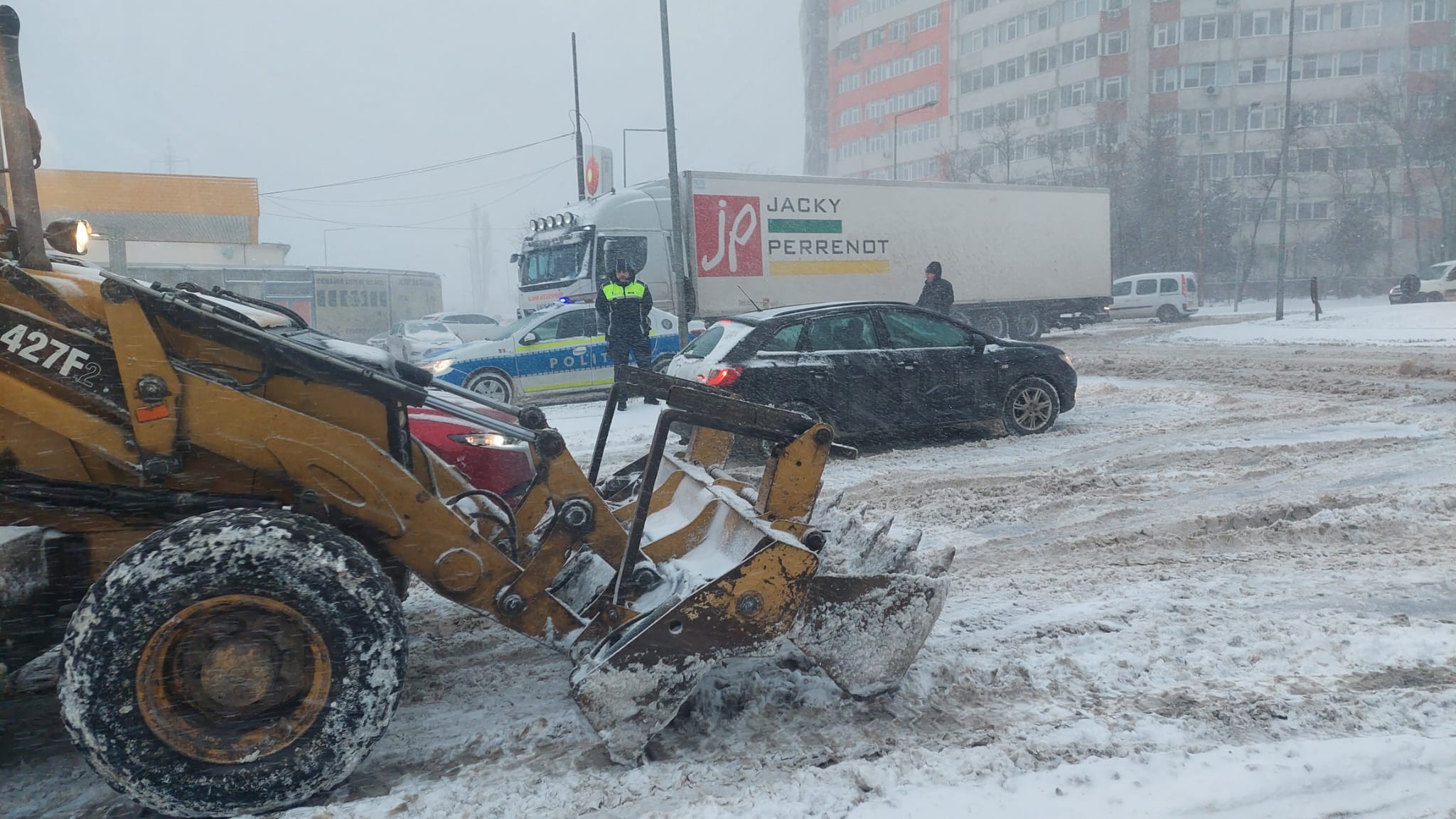 FOTO: Intervenţiile pentru deszăpezire continuă în municipiul Galaţi