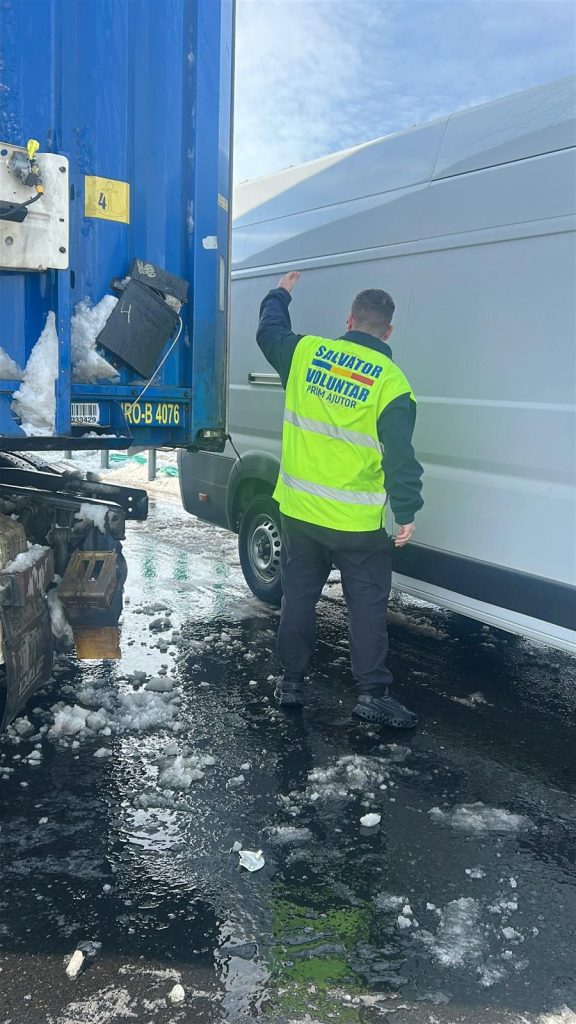 Salvatorii voluntari de la SRAU Galaţi au sărit în ajutor pe A7