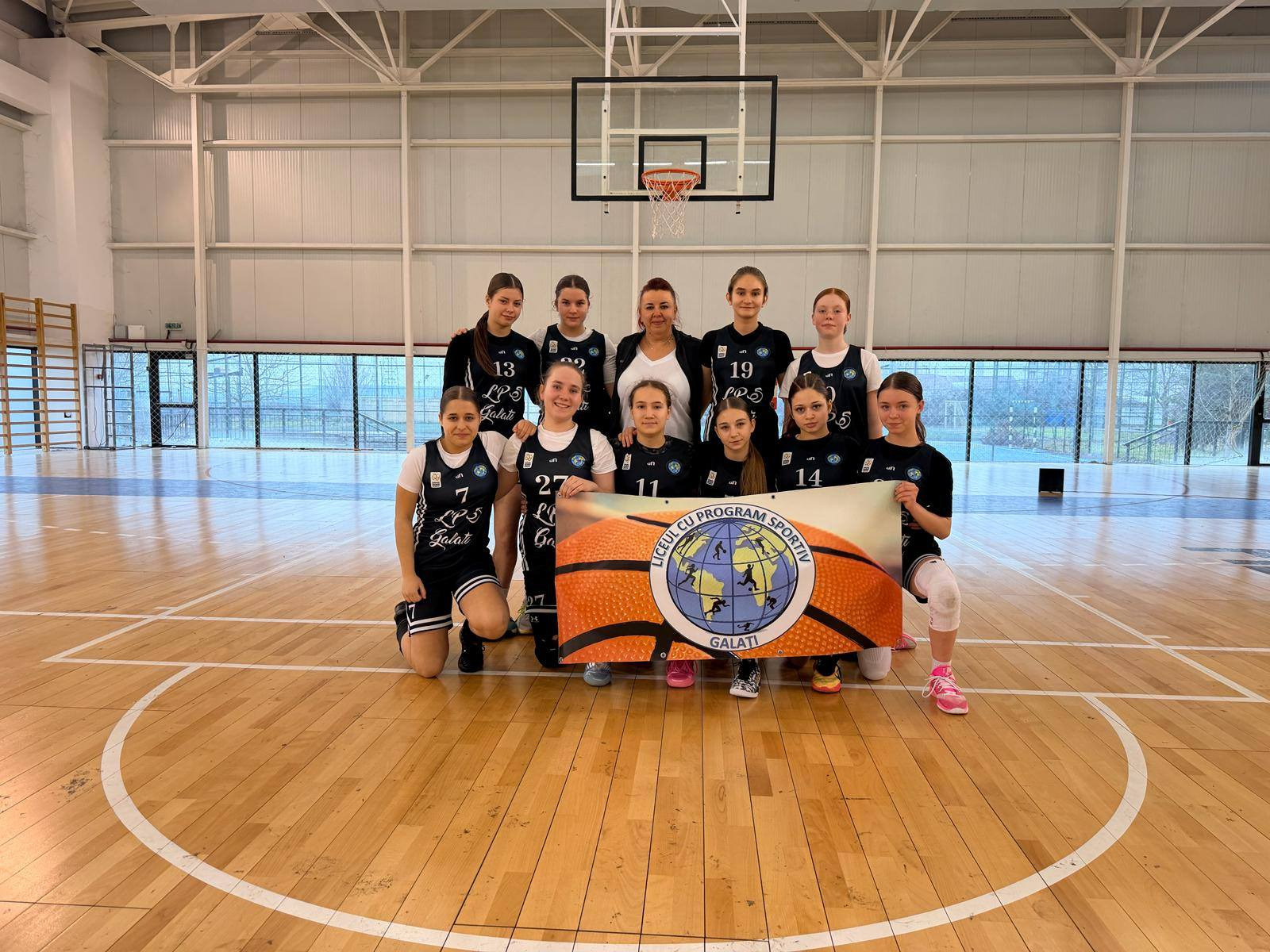 Baschet: Fetele de la LPS Galaţi şi băieţii de la CSM Galaţi s-au calificat neînvinşi la turneul semifinal