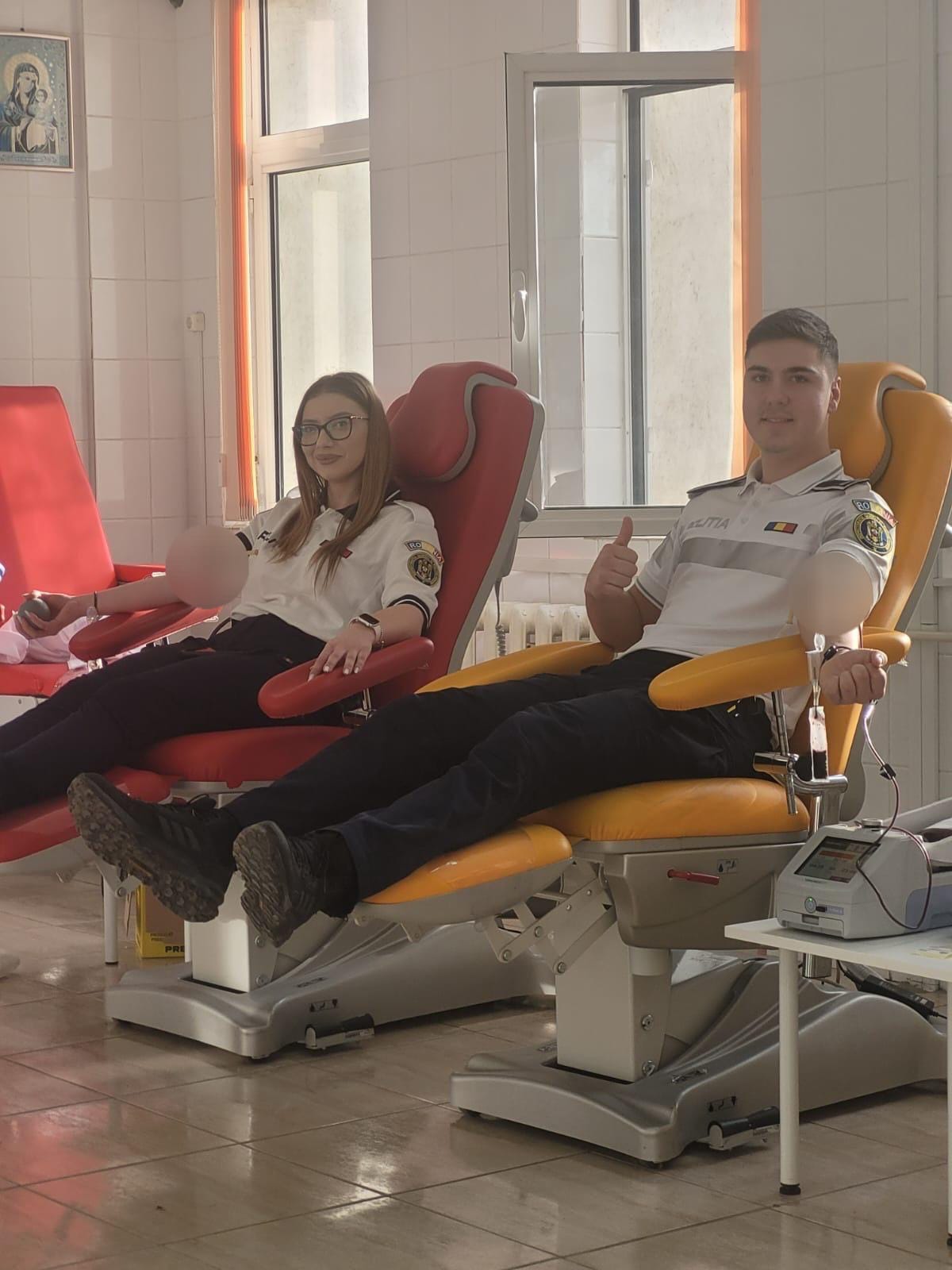 FOTO: Poliţiştii Biroului Rutier Galaţi au donat sânge pentru cei aflaţi în suferinţă
