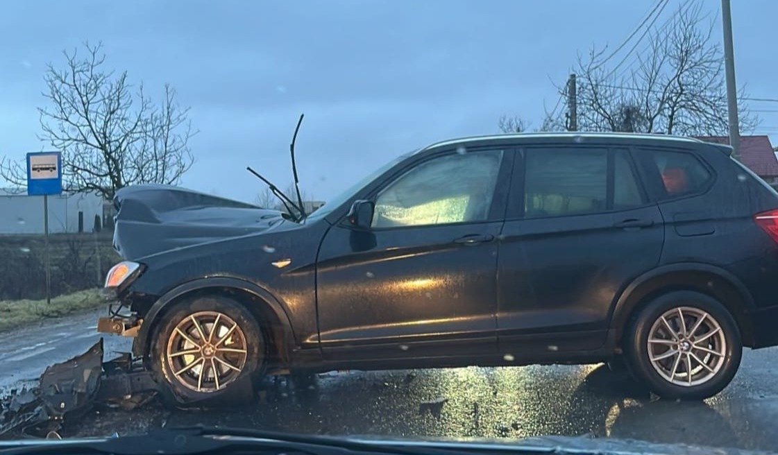 FOTO | Galaţi: Accident cu cinci victime, printre care şi un copil, la Vânători - UPDATE