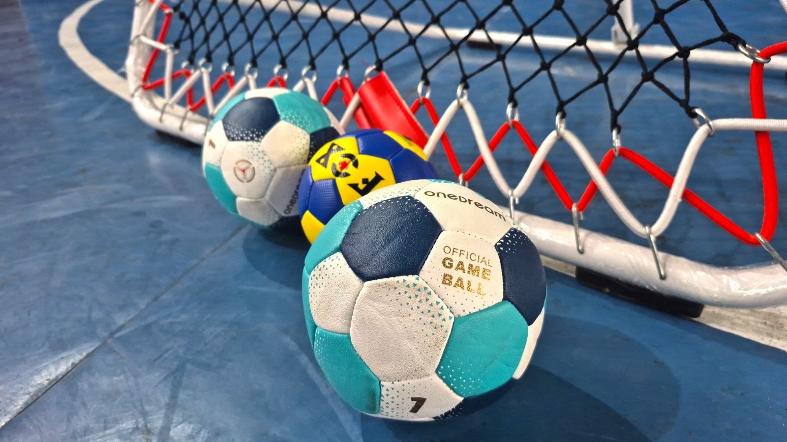 FOTO: Echipamente sportive performante pentru cluburile şcolare sportive şi şcolile speciale din Galaţi