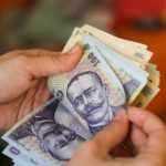 Din februarie, primesc indemnizaţie de hrană doar profesorii şi angajaţii din învăţământ cu salarii mai mici de 6.000 lei net