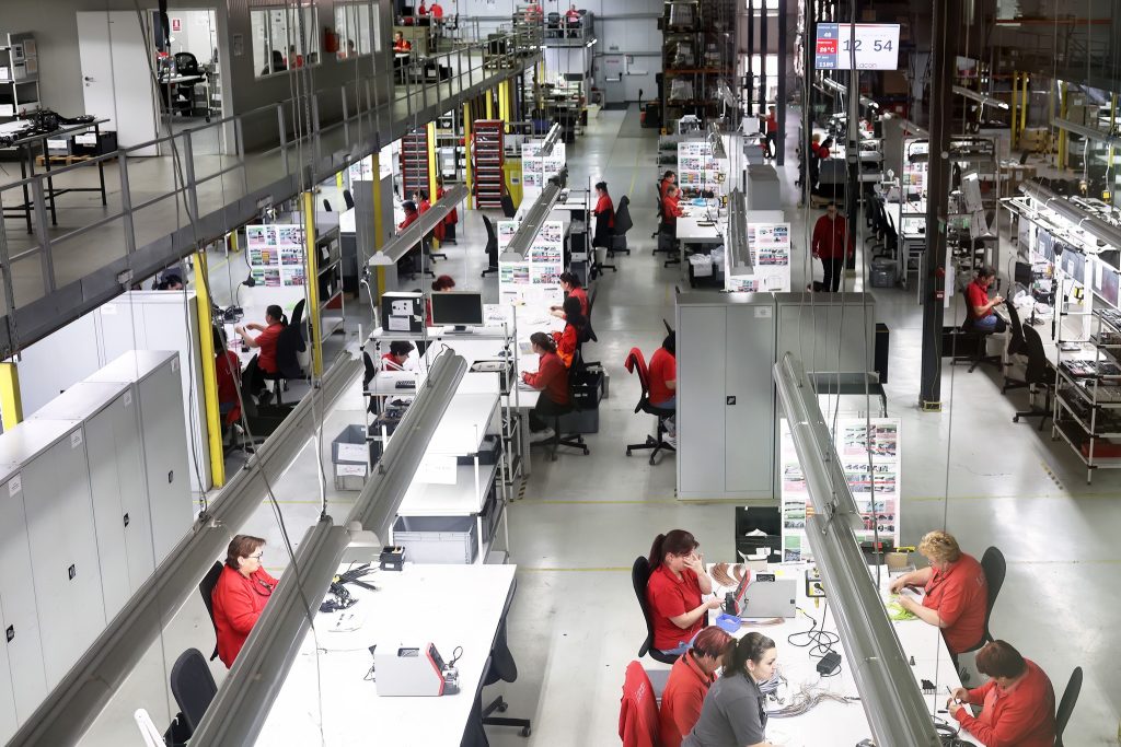 O corporaţie finlandeză preia fabrica de cabluri auto din Galaţi şi intră pe piaţa românească