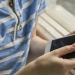 Salvaţi Copiii cere interzicerea totală a reţelelor sociale pentru copiii sub 13 ani