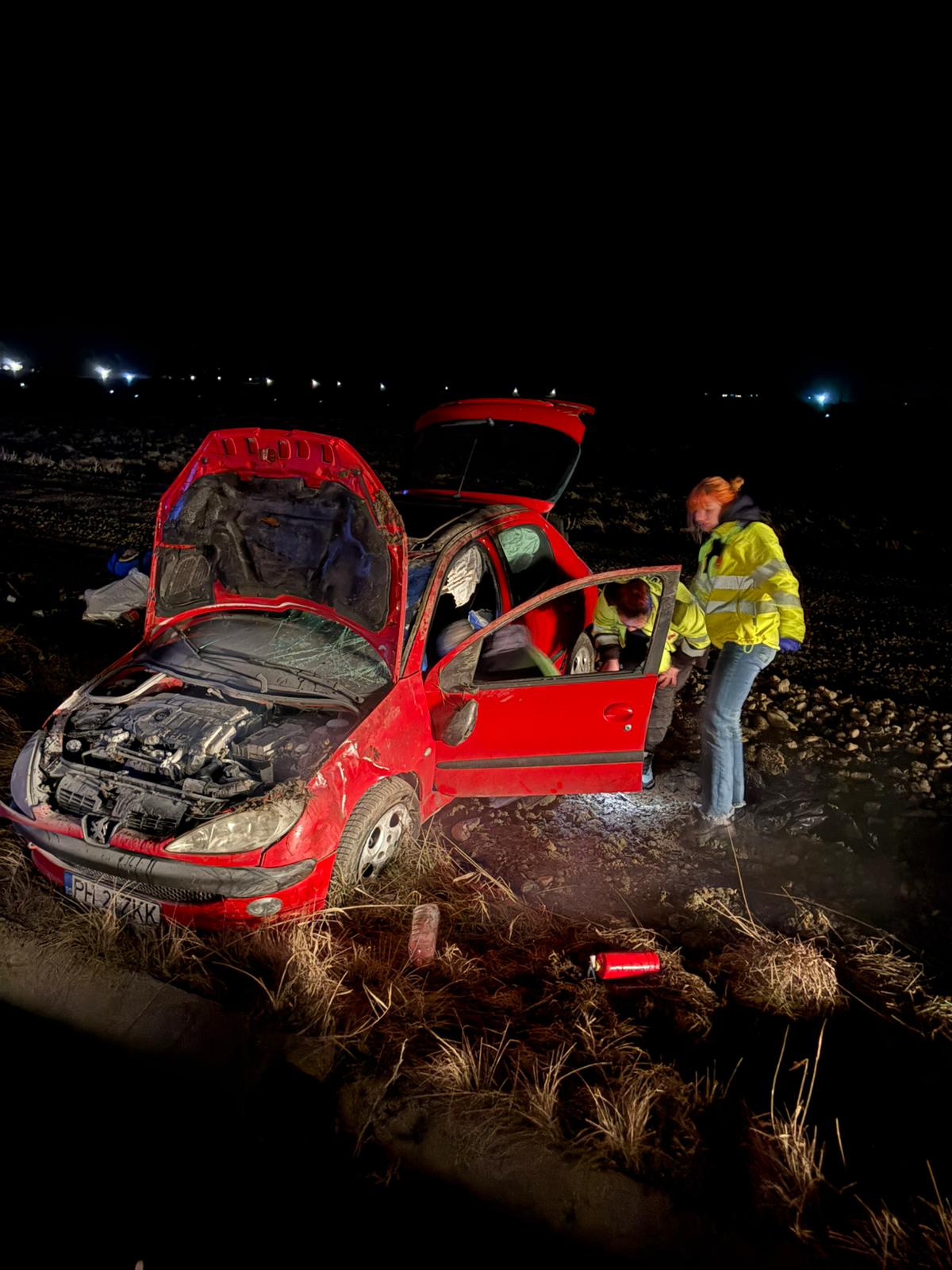 VIDEO: Trei voluntari SRAU Galaţi au intervenit primii la un accident care a avut loc în zona Avrig, Sibiu