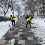 FOTO: Deţinuţii Penitenciarului Galaţi deszăpezesc oraşul
