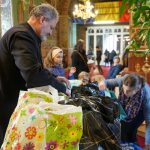 Mii de copii sărmani din Galaţi se ”înnoiesc de Sfintele Paşti” cu ajutorul Bisericii