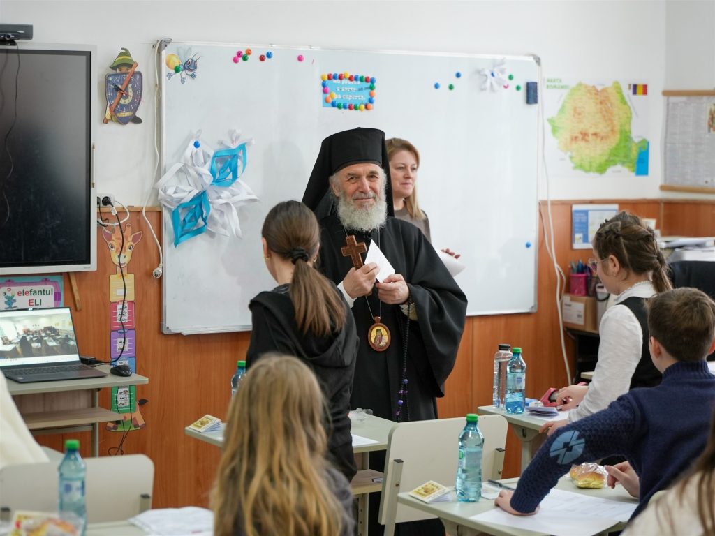 ÎPS Casian primeşte titlul academic de Profesor Emerit din partea UDJG