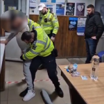 VIDEO: A fost reţinut de poliţie şoferul din Brăila care a băgat doi oameni în spital şi a fugit