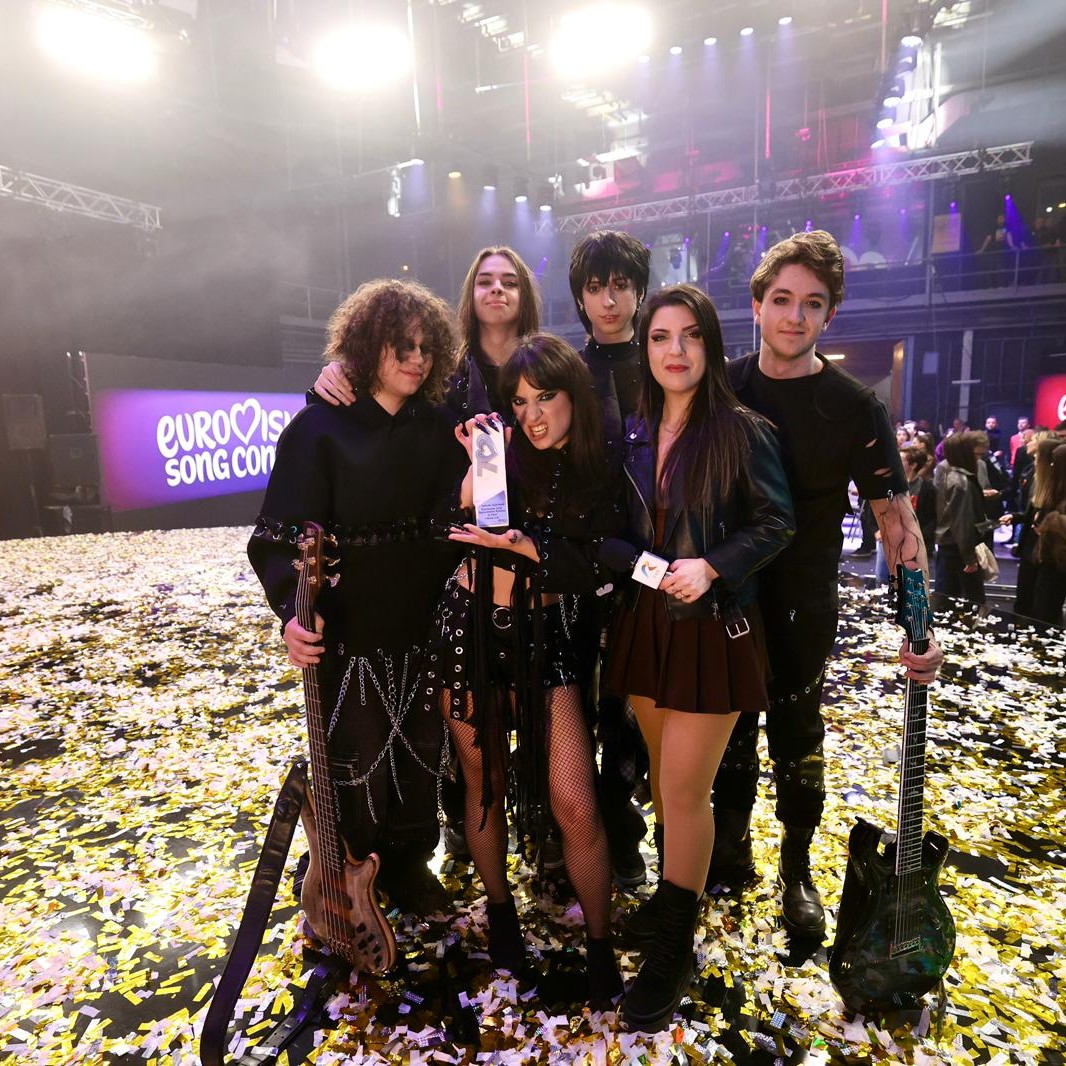 TVR apără piesa „Choke Me”: Este o metaforă