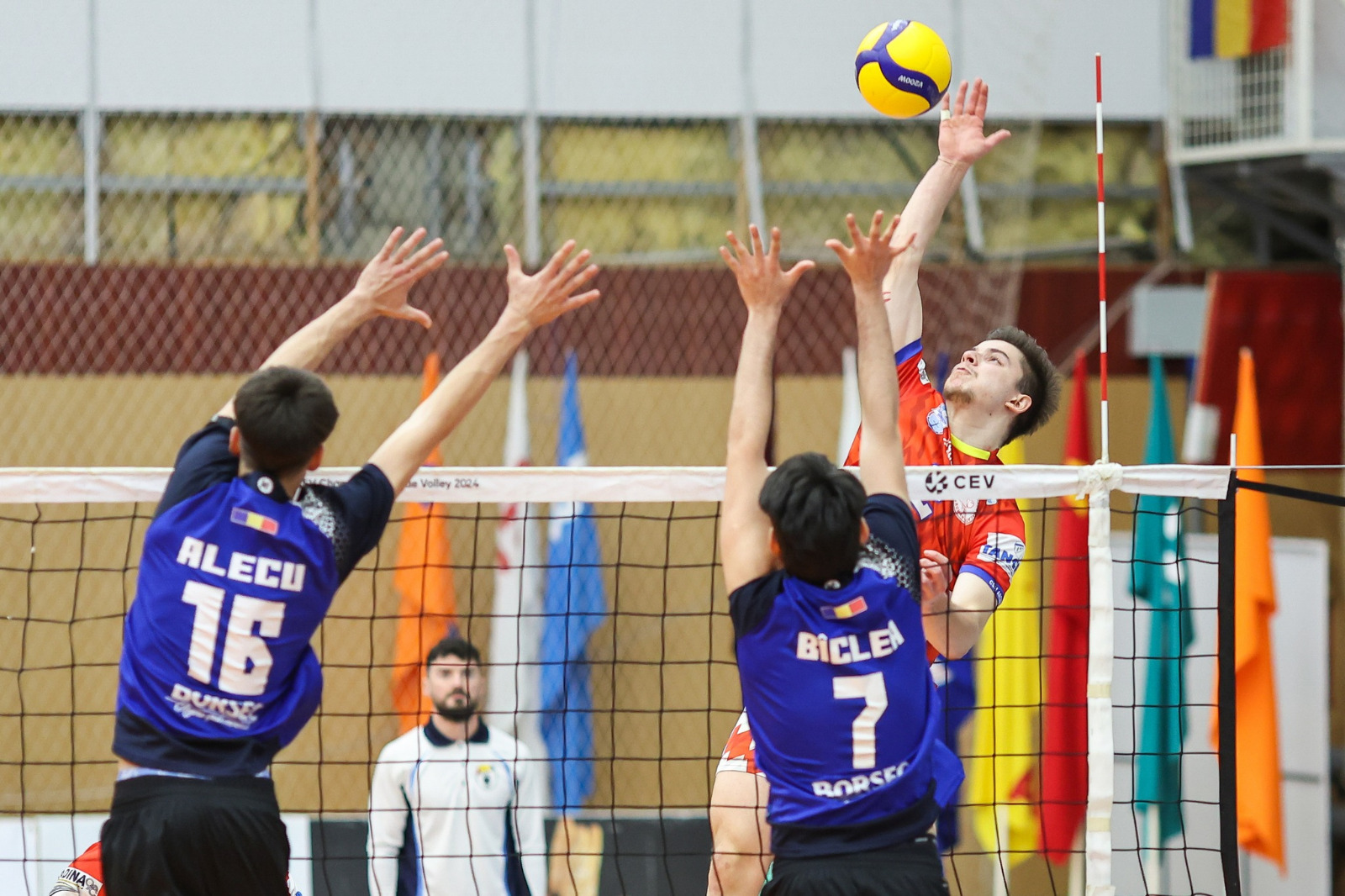 Volei masculin: CSM Arcada Galaţi a încheiat prima fază cu o victorie şi va juca în play-off cu SCM U Craiova